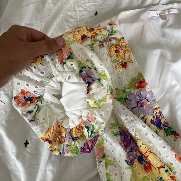 WAYF Bianca Puff Sleeve Floral V-neck Top Shirt ASO Black-ish size XS - Picture 8 of 13